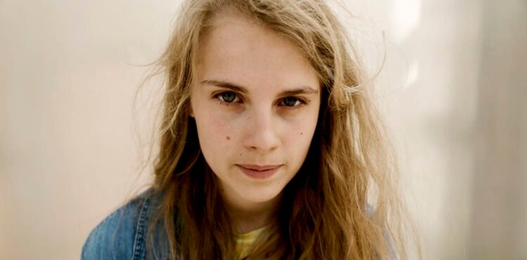 Marika Hackman apšildys alt-j